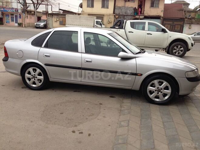 Opel Vectra 1997, 260,000 km - 2.0 l - Bakı