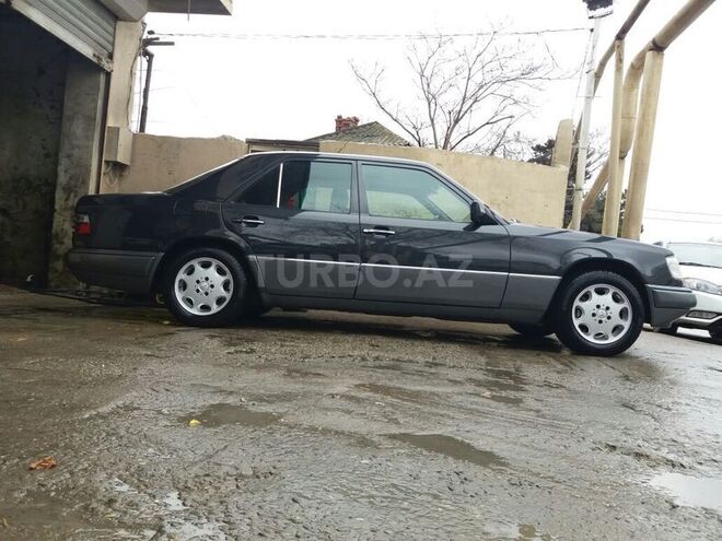 Mercedes E 200 1993, 295,000 km - 2.0 л - Bakı