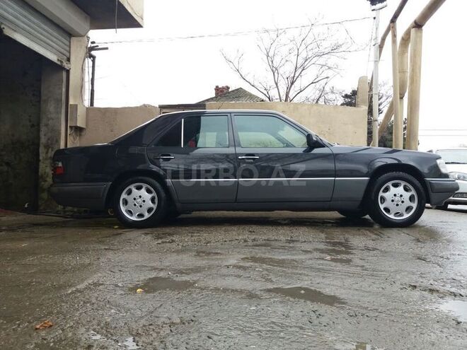 Mercedes E 200 1993, 295,000 km - 2.0 л - Bakı