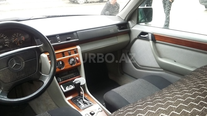 Mercedes E 200 1993, 295,000 km - 2.0 л - Bakı