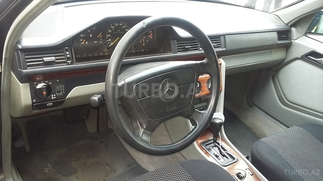Mercedes E 200 1993, 295,000 km - 2.0 л - Bakı