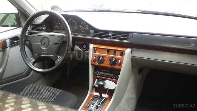 Mercedes E 200 1993, 295,000 km - 2.0 л - Bakı