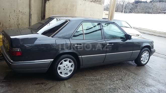 Mercedes E 200 1993, 295,000 km - 2.0 л - Bakı