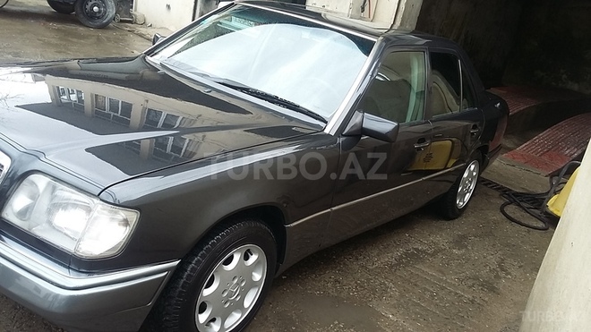 Mercedes E 200 1993, 295,000 km - 2.0 л - Bakı