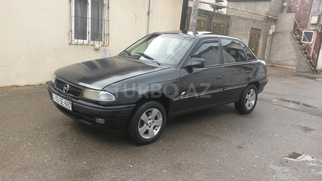 Opel Astra 1993, 177,000 km - 1.6 l - Bakı