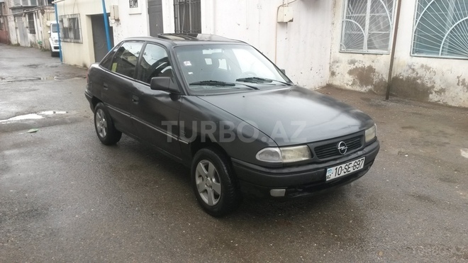 Opel Astra 1993, 177,000 km - 1.6 l - Bakı