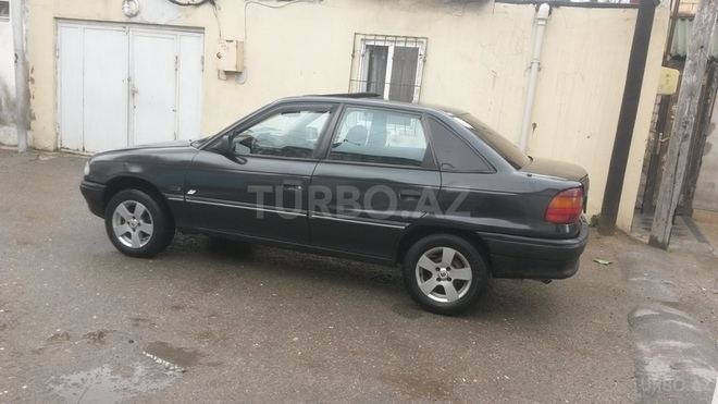 Opel Astra 1993, 177,000 km - 1.6 l - Bakı