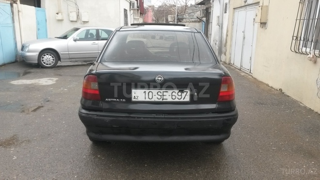 Opel Astra 1993, 177,000 km - 1.6 l - Bakı