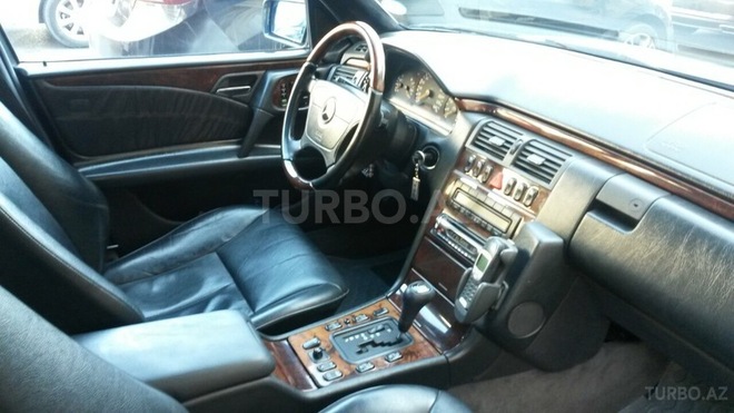 Mercedes E 240 1998, 262,628 km - 2.4 l - Bakı