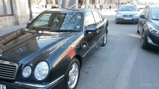Mercedes E 240 1998, 262,628 km - 2.4 l - Bakı