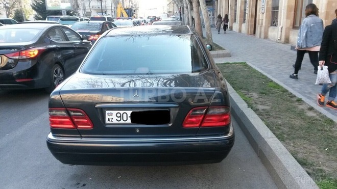 Mercedes E 240 1998, 262,628 km - 2.4 l - Bakı
