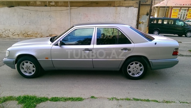 Mercedes E 200 1995, 285,000 km - 2.0 l - Bakı