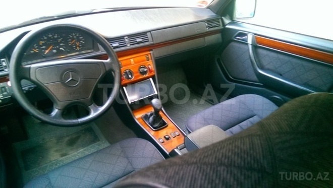 Mercedes E 200 1995, 285,000 km - 2.0 l - Bakı