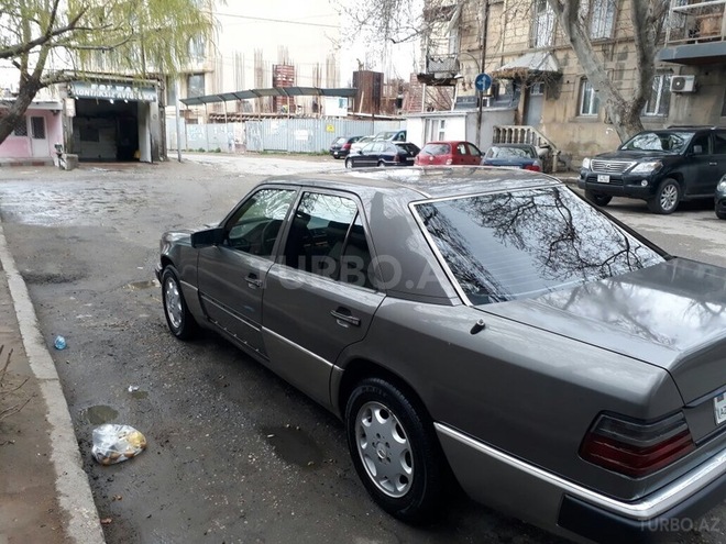 Mercedes E 300 1993, 337,000 km - 3.0 l - Bakı
