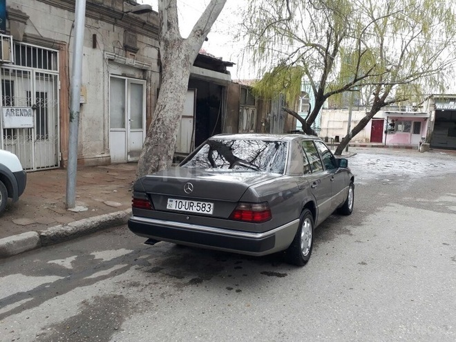 Mercedes E 300 1993, 337,000 km - 3.0 l - Bakı