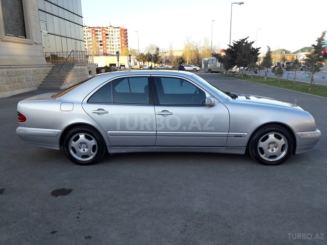 Mercedes E 240 2000, 167,000 km - 2.4 l - Xırdalan