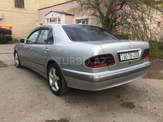 Mercedes E 220 2000, 331,777 km - 2.2 л - Bakı