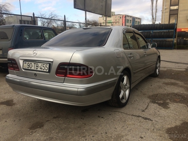 Mercedes E 220 2000, 331,777 km - 2.2 л - Bakı