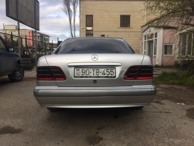Mercedes E 220 2000, 331,777 km - 2.2 л - Bakı