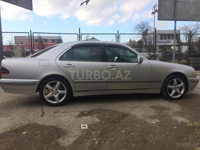 Mercedes E 220 2000, 331,777 km - 2.2 л - Bakı