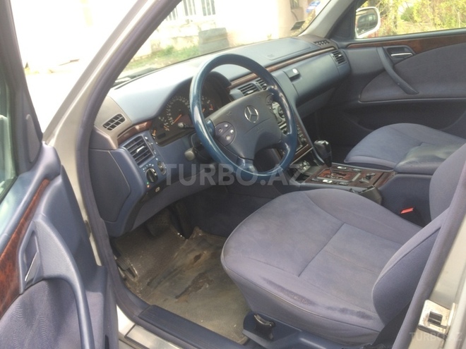 Mercedes E 220 2000, 331,777 km - 2.2 л - Bakı