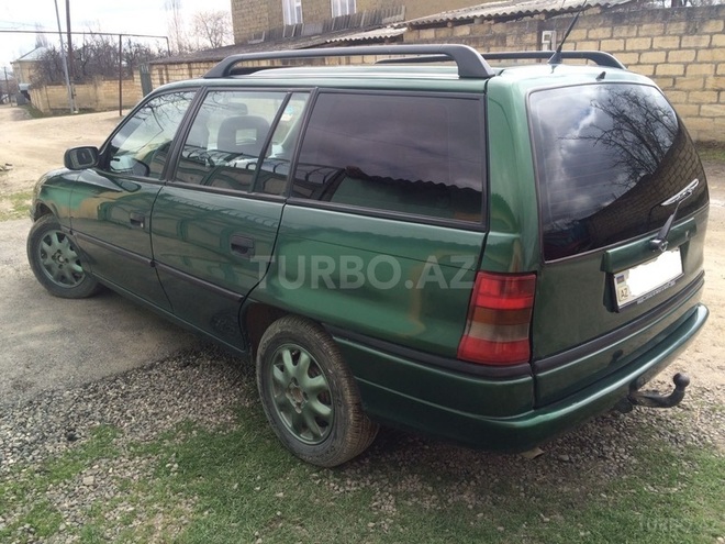 Opel Astra 1998, 310,000 km - 1.6 l - Qusar