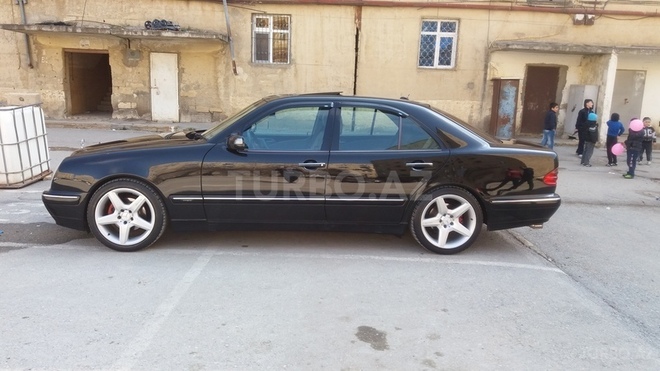 Mercedes E 320 2000, 126,000 km - 3.2 l - Bakı