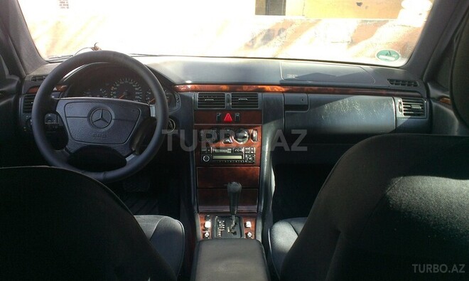 Mercedes E 200 1997, 256,000 km - 2.0 l - Xırdalan