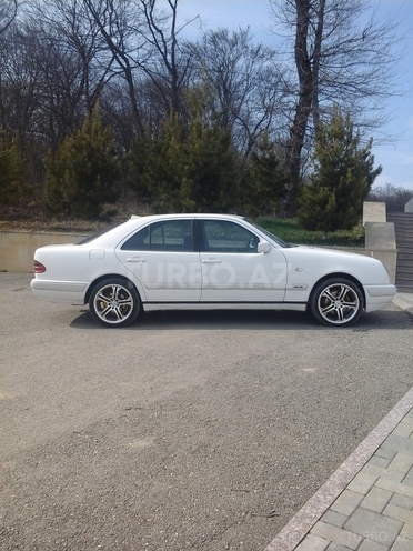 Mercedes E 240 1998, 351,000 km - 2.4 л - Qusar