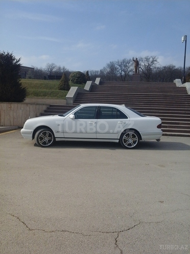 Mercedes E 240 1998, 351,000 km - 2.4 л - Qusar