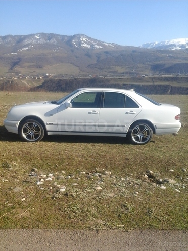 Mercedes E 240 1998, 351,000 km - 2.4 л - Qusar