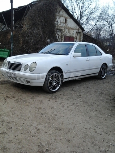 Mercedes E 240 1998, 351,000 km - 2.4 л - Qusar
