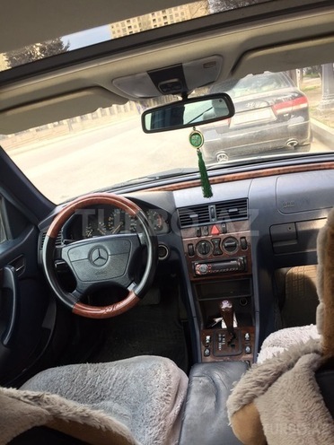 Mercedes C 220 1998, 318,000 km - 2.2 l - Bakı