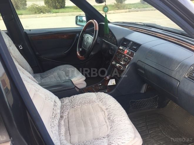 Mercedes C 220 1998, 318,000 km - 2.2 l - Bakı