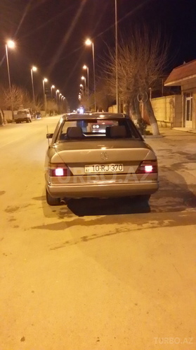 Mercedes E 250 1990, 435,883 km - 0.3 л - Biləsuvar