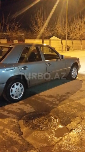 Mercedes E 250 1990, 435,883 km - 0.3 л - Biləsuvar