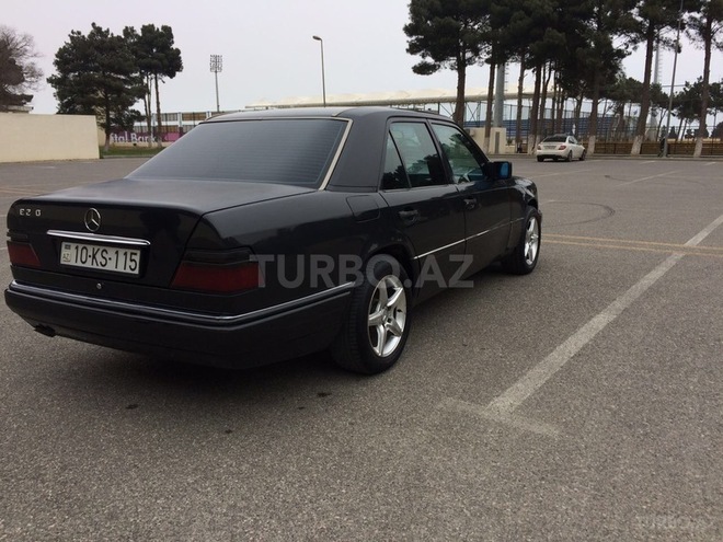 Mercedes E 230 1991, 220,000 km - 2.3 l - Sumqayıt