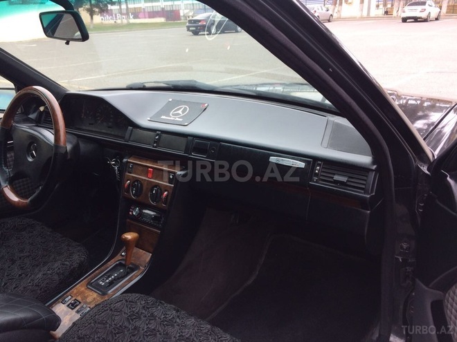 Mercedes E 230 1991, 220,000 km - 2.3 l - Sumqayıt