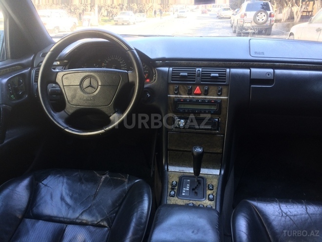 Mercedes E 320 1996, 399,000 km - 3.2 l - Bakı