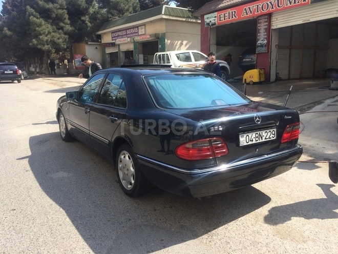 Mercedes E 320 1996, 399,000 km - 3.2 l - Bakı