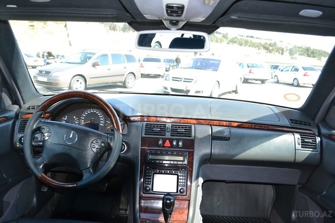 Mercedes E 270 2001, 338,000 km - 2.7 l - Bakı