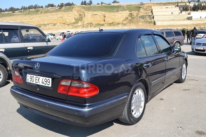 Mercedes E 270 2001, 338,000 km - 2.7 l - Bakı