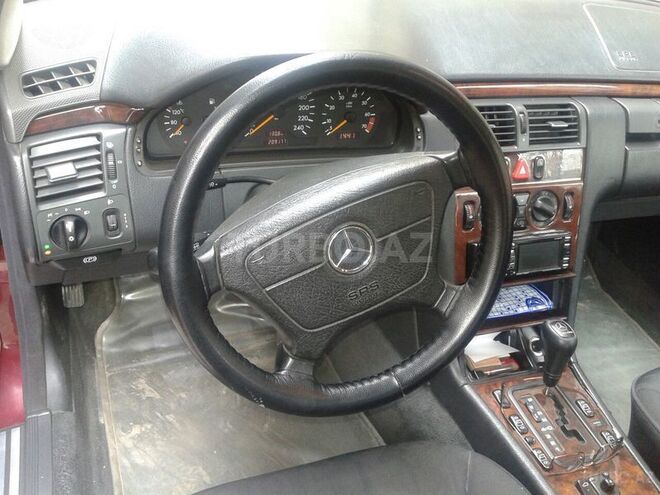 Mercedes E 200 1999, 209,000 km - 2.0 л - Gəncə