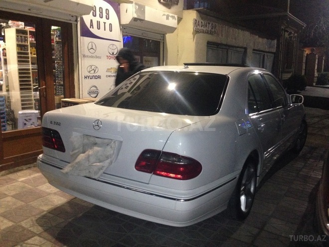 Mercedes E 320 1999, 202,222 km - 3.2 l - Bakı