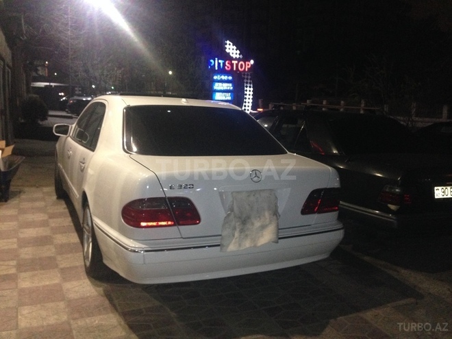 Mercedes E 320 1999, 202,222 km - 3.2 l - Bakı