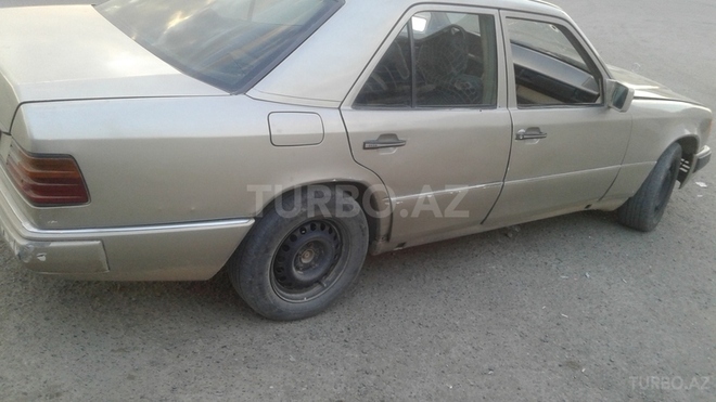 Mercedes E 300 1988, 423,689 km - 3.0 l - İmişli