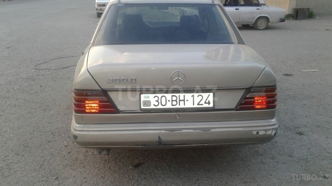 Mercedes E 300 1988, 423,689 km - 3.0 l - İmişli