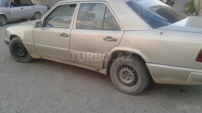 Mercedes E 300 1988, 423,689 km - 3.0 l - İmişli