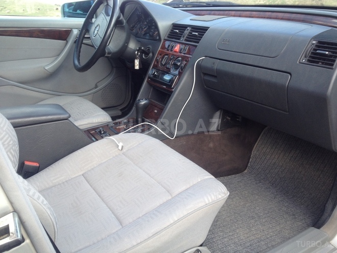 Mercedes C 200 1999, 114,000 km - 2.0 l - Şəki