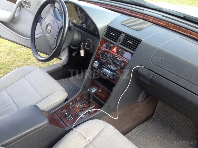 Mercedes C 200 1999, 114,000 km - 2.0 l - Şəki